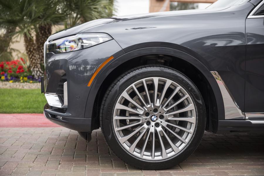 Детали экстерьера BMW X7 xDrive40i Design Pure Excellence (G07) 2019 года  (NA) (фото 7 из 42)